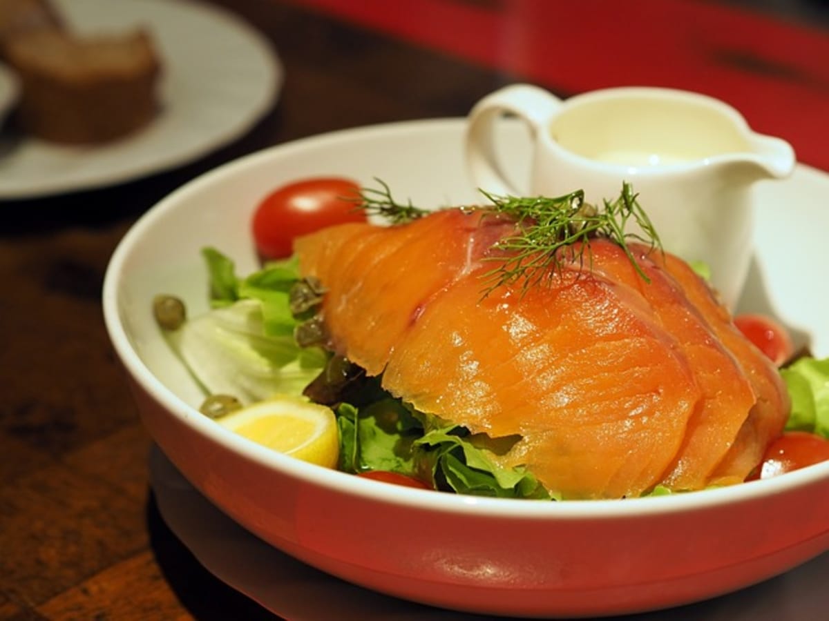 ¿Se puede comer salmón ahumado durante el embarazo?