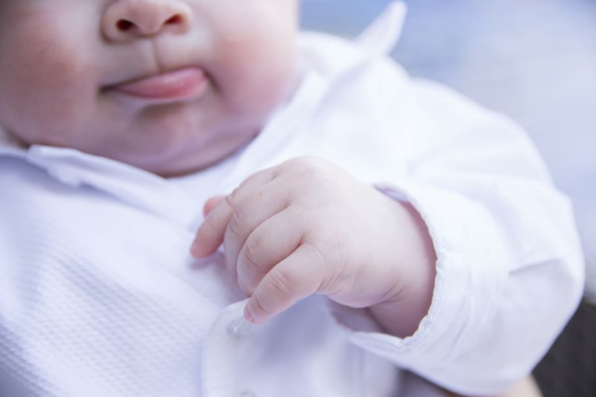 Muguet o candidiasis oral en bebés: qué es, síntomas y tratamiento