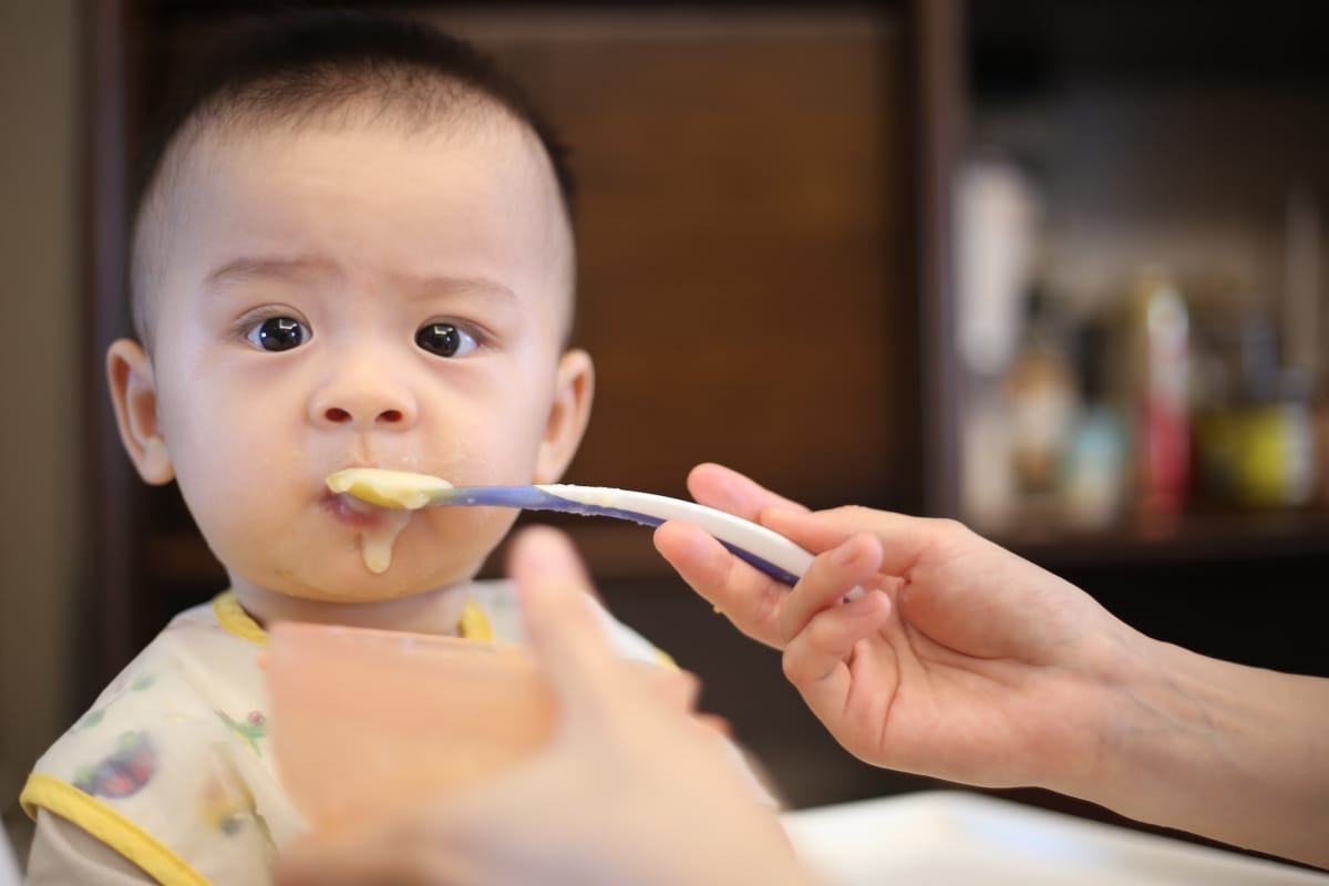 Cómo hacer papilla de cereales con leche de fórmula