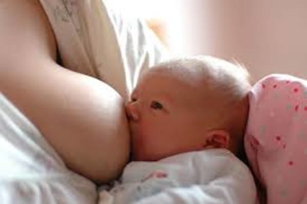 Cómo amamantar con pezón invertido o plano