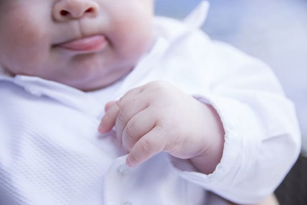 Muguet o candidiasis oral en bebés: qué es, síntomas y tratamiento